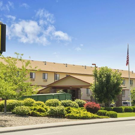 Super 8 By Wyndham Kennewick Motel Exterior photo