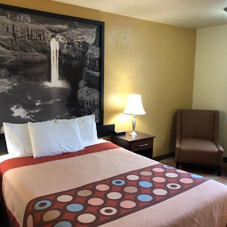 Super 8 By Wyndham Kennewick Motel Exterior photo