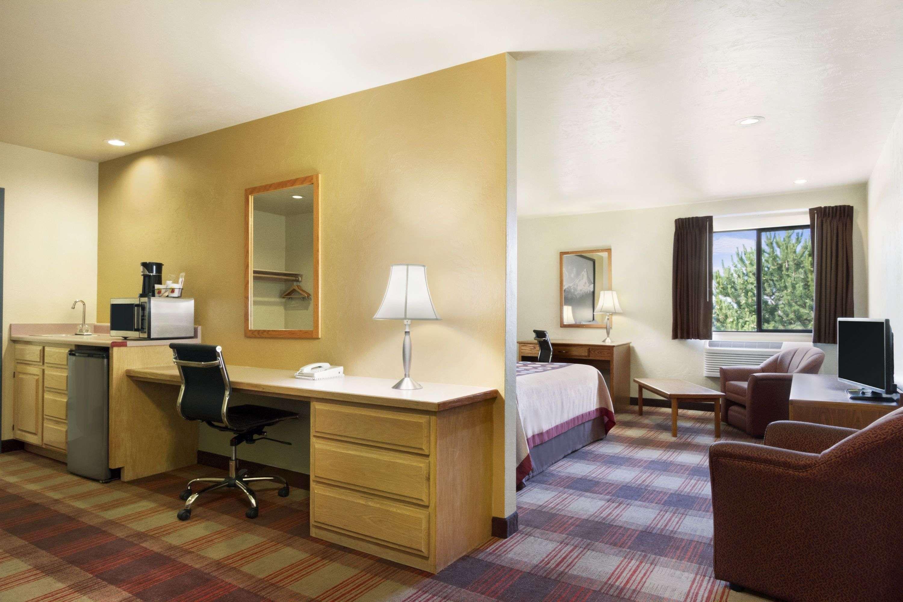 Super 8 By Wyndham Kennewick Motel Exterior photo