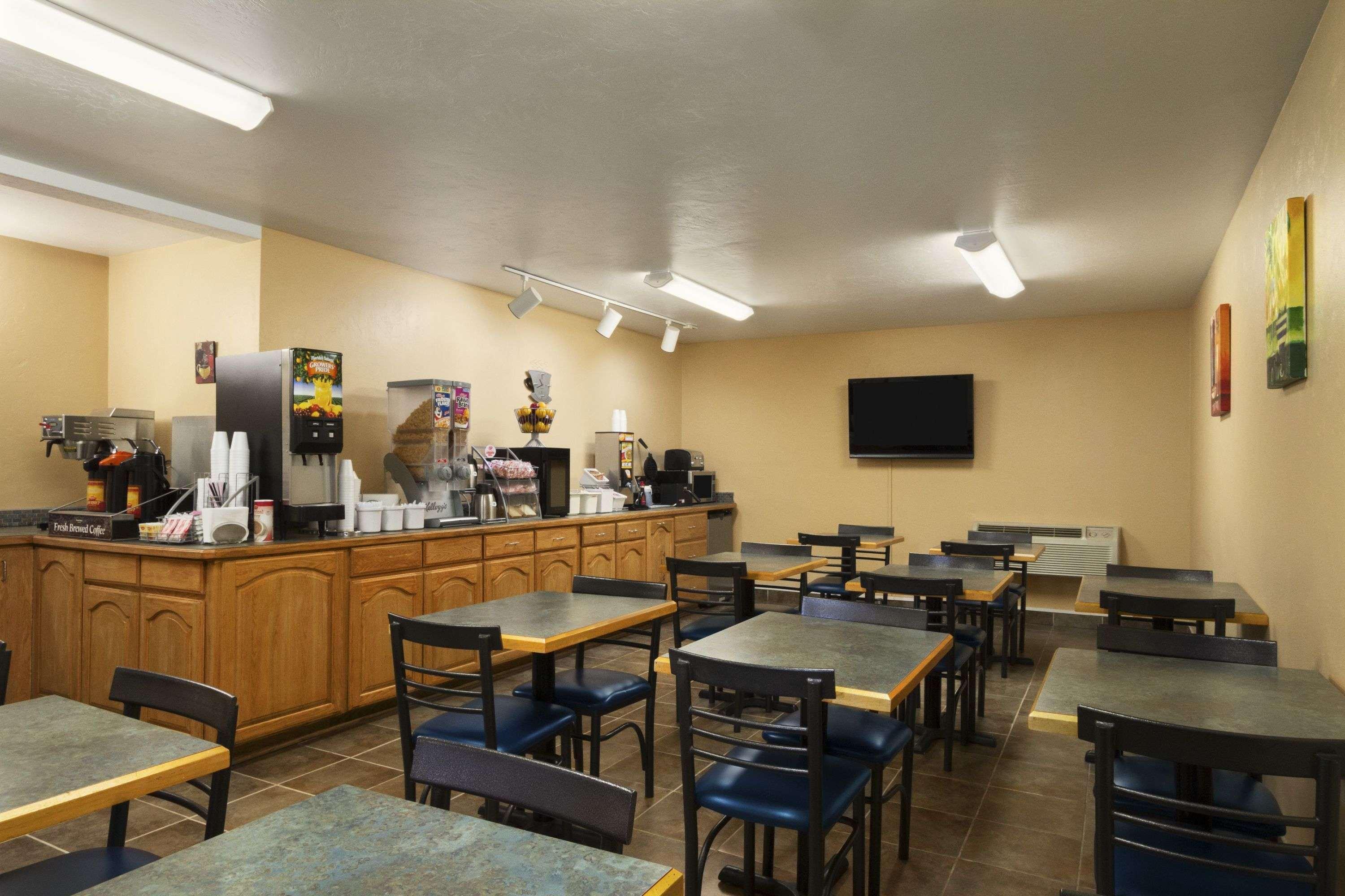 Super 8 By Wyndham Kennewick Motel Exterior photo